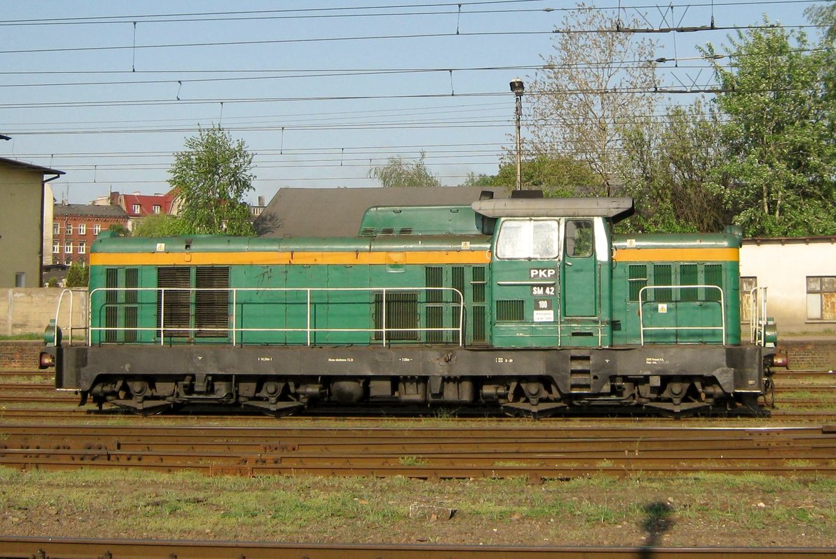 Am 30 April 2011 wurde SM 42-100 in Poznan Glowny vom Dampfsonderzug aus fotografiert.