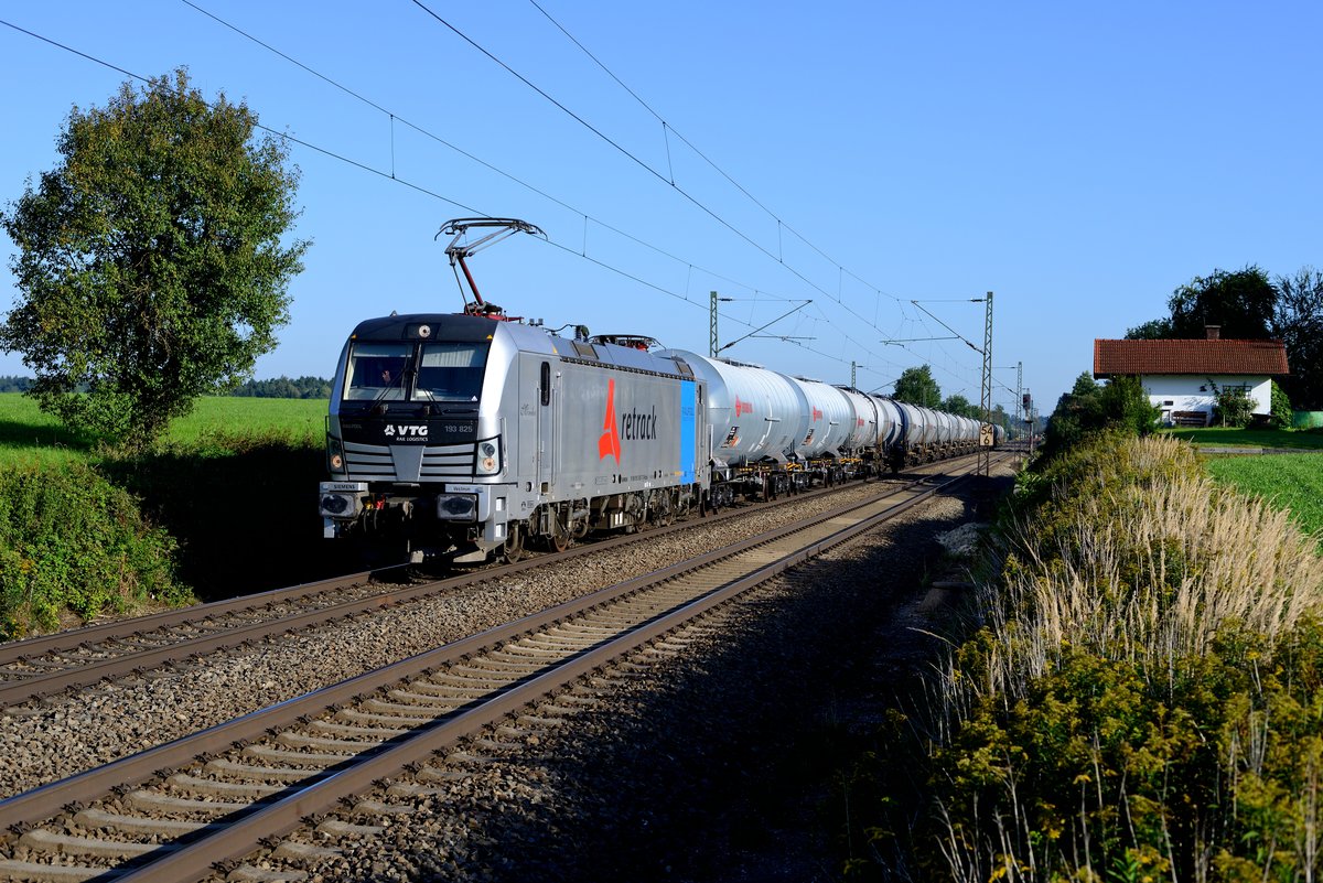 Am 30. August 2017 konnte man auf der KBS 951 erneut einige Umleiter von der Passauerbahn beobachten: So z.B. den DGS 47397, den ich am ehemaligen Block Hilperting ablichten konnte. Es führte die 193 825 von Railpool.