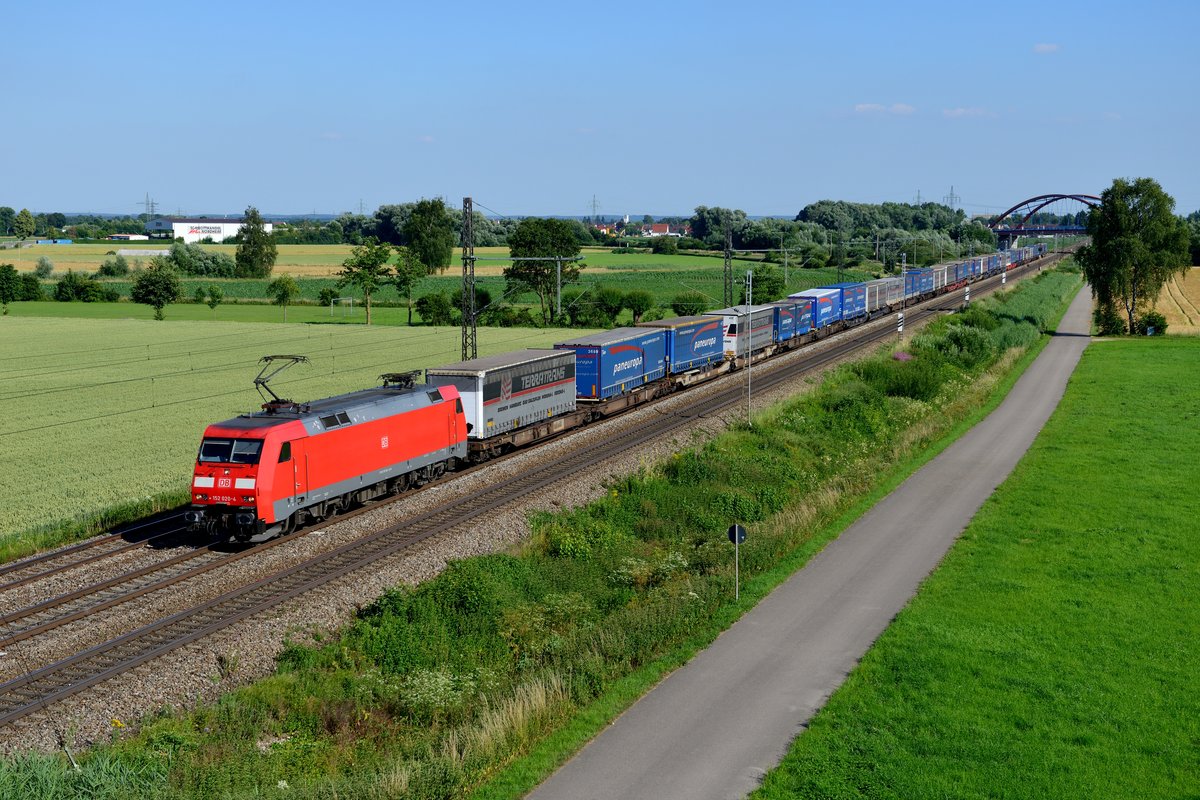 Am 30. Juni 2015 beförderte 152 020 den KT 42176 von Verona Q. E. nach Bremen Grolland ab München Ost Rbf zu seinem Zielbahnhof. Der mit Aufliegern der Speditionen Terratrans und Paneuropa beladene Zug konnte bei Nordheim aufgenommen werden.