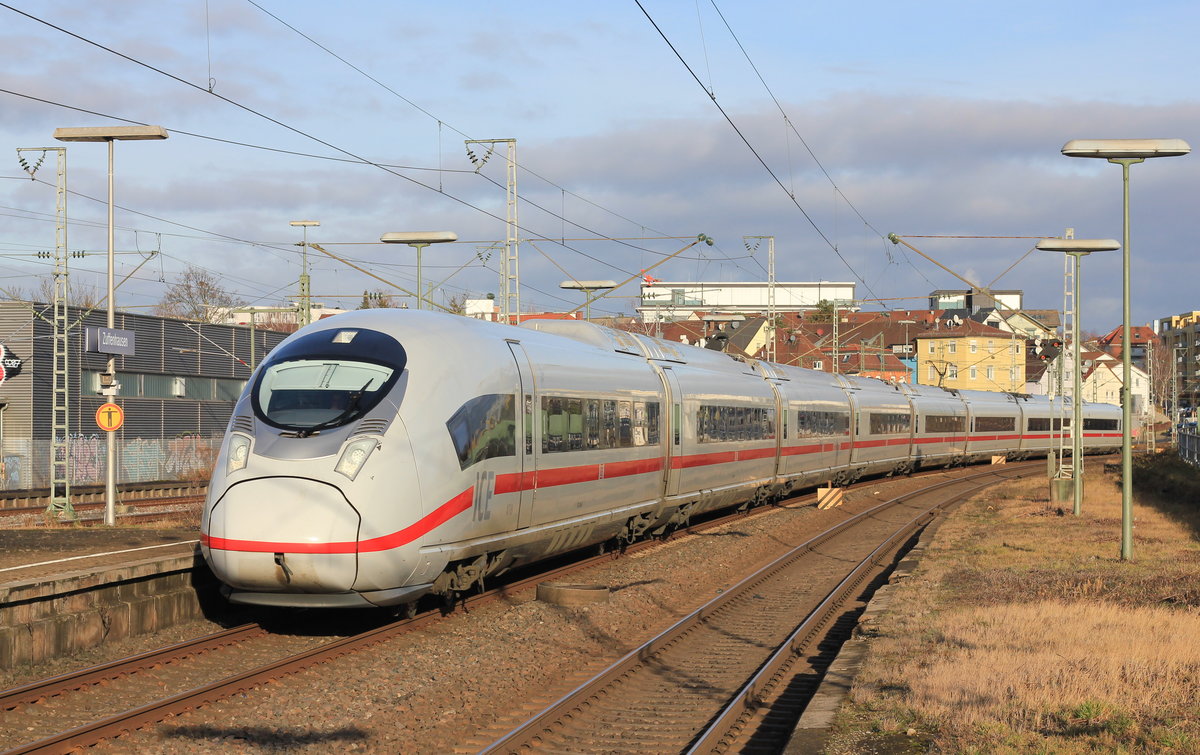 Am 30.01.2020 fährt ein unbekannter 407 aus Richtung Mannheim kommend den Bahnhof Stuttgart-Zuffenhausen. 