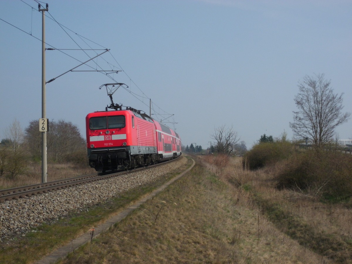 Am 30.03.2014 kam 112 174 mit dem RE 20 aus Uelzen nach Stendal und fuhr weiter Richtung Halle/Saale.