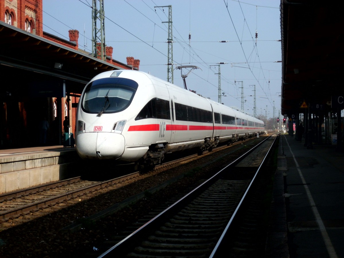 Am 30.03.2014 kam ICE  Weimar 411 027/527 als Umleiter durch Stendal.Hier fuhr er gerade in Richtung Berlin.