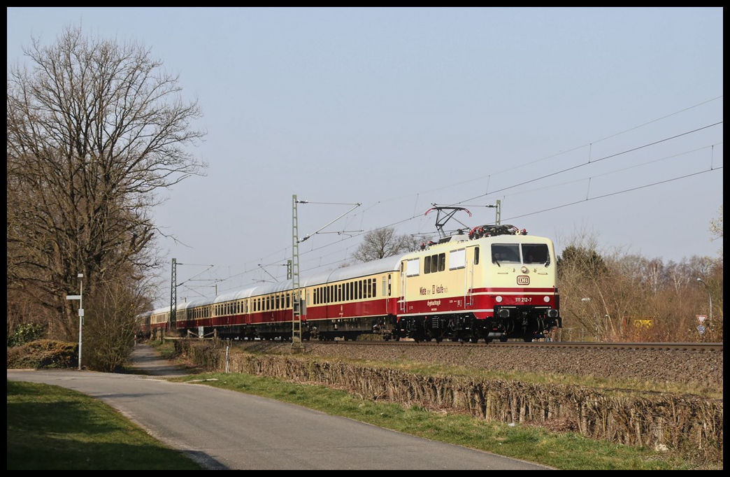 Am 30.03.2022 war die DB 111212-7 Miete oder kaufe mich mit dem AKE Rheingold Sonderzug auf der Rollbahn in Hasbergen in Richtung Hamburg unterwegs.