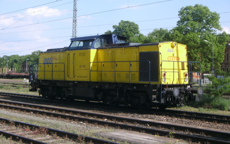 Am 30.04.2014 Stand die 203 728 von der BLGRT   am Bahnsteig 5 in Stendal und fuhr in der Richtung Magdeburg .