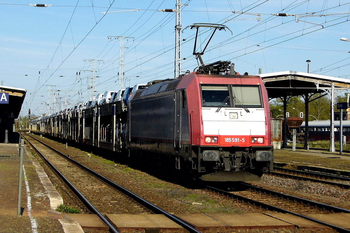 Am 30.04.2017 kam die 185 591-5 von der HSL Logistik GmbH, (BRLL) aus Richtung Magdeburg nach Stendal und fuhr weiter in Richtung Braunschweig .