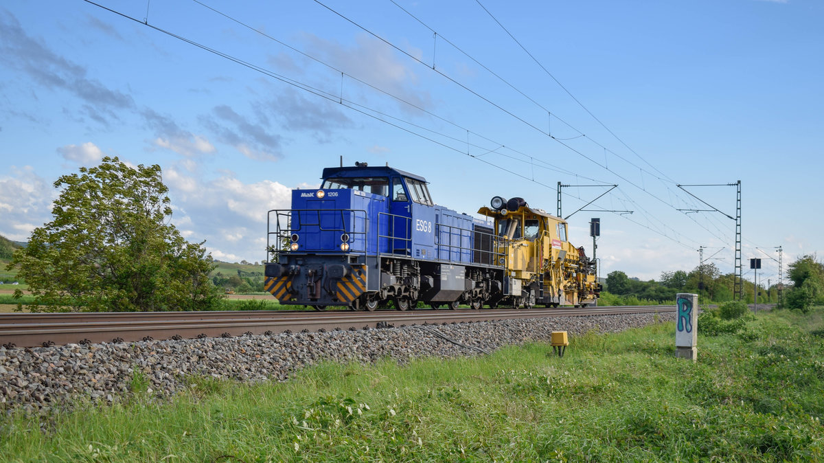 Am 30.04.2018 war ESG 8 mit einem Bahnbau-Fahrzeug unterwegs Richtung Freiburg, hier bei Buggingen-