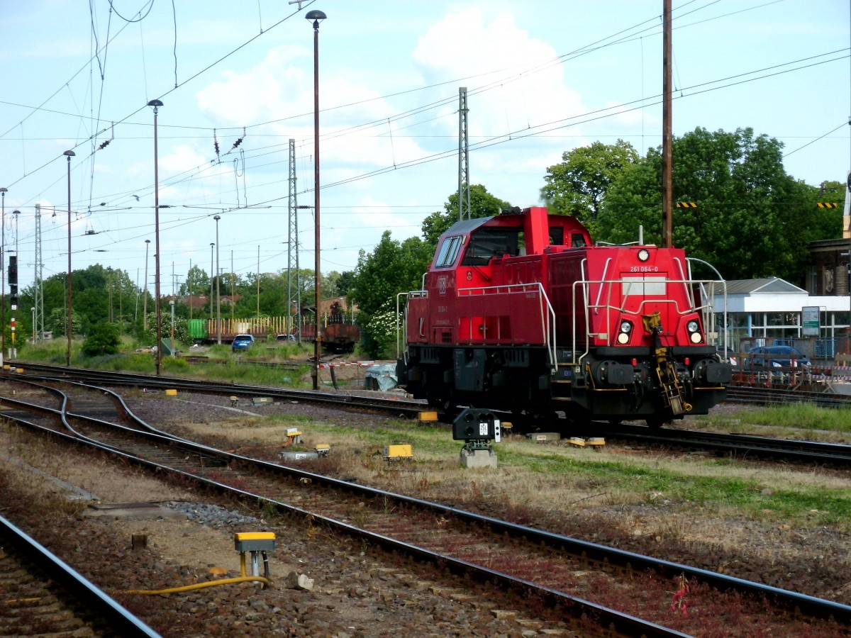 Am 30.05.2014 kam 261 064 Lz aus Richtung Magdeburg nach Stendal und fuhr weiter in Richtung Hannover.