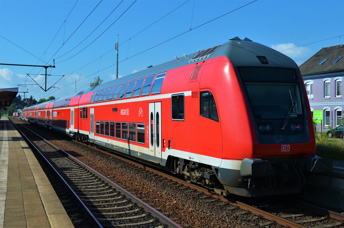 Am 30.05.21 war eine Dosto-Garnitur auf der Marschbahn zwischen Hamburg-Altona und Westerland (Sylt) als RE6 (RE 11024) unterwegs.