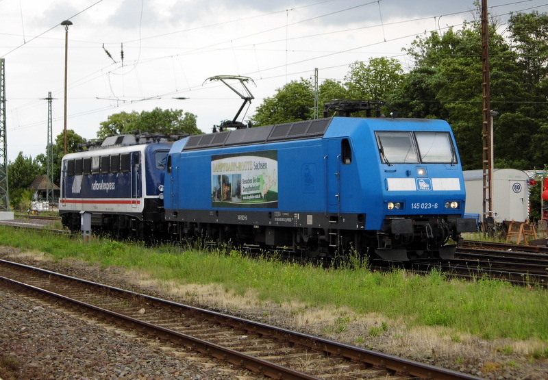 Am 30.06.2014 Rangierfahrt in Stendal die 110 043-6 und die 145 023-6 von der Press . 