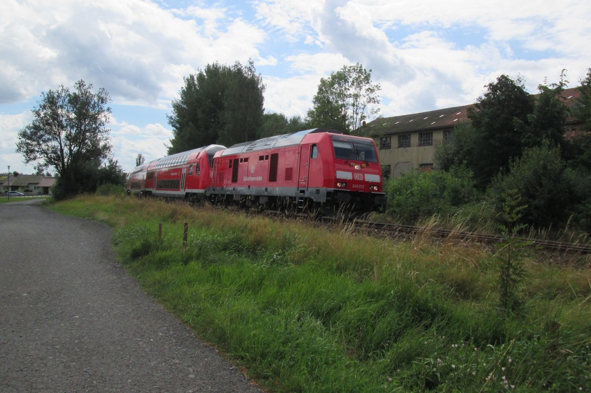 Am 30.07.2016 fuhr die 245 012 nach Maktredwitz für die BR Radeltour. Die Aufnahme ist in Wiesau aufgenommen worden.