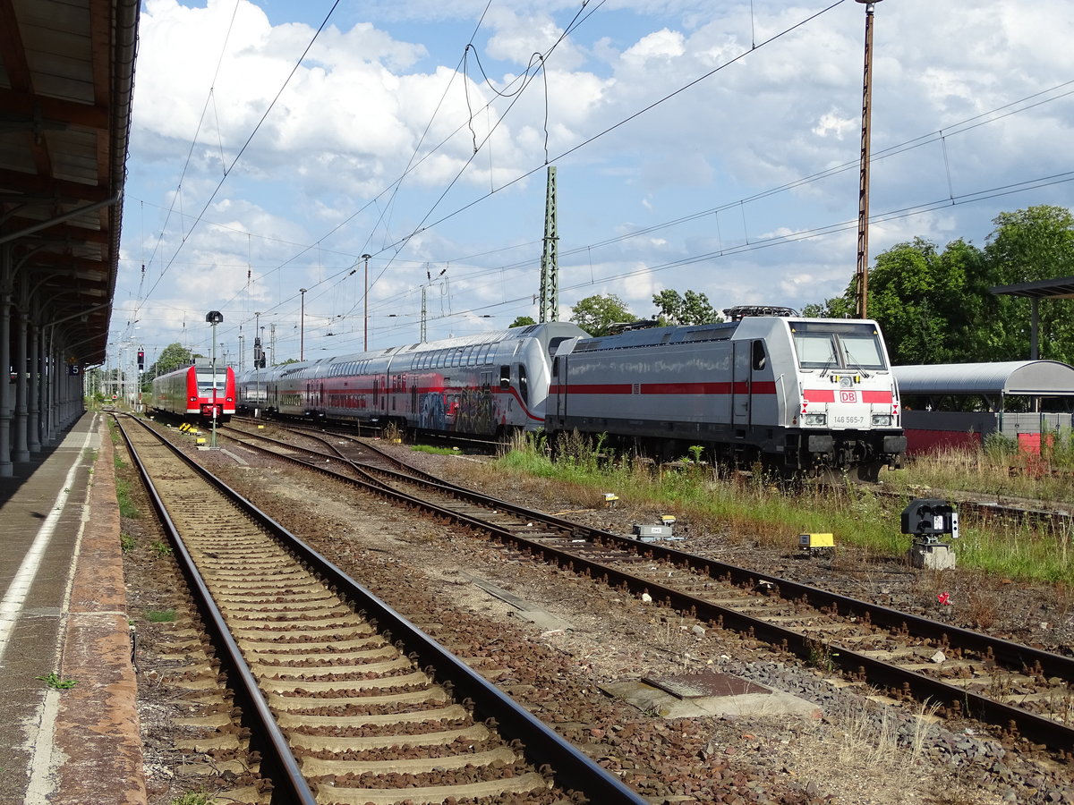 Am 30.07.2017 kam die 146 560 mit ihrem IC Dostos und 146 565 aus Richtung Wittenberge nach Stendal und fuhr weiter Richtung Magdeburg.