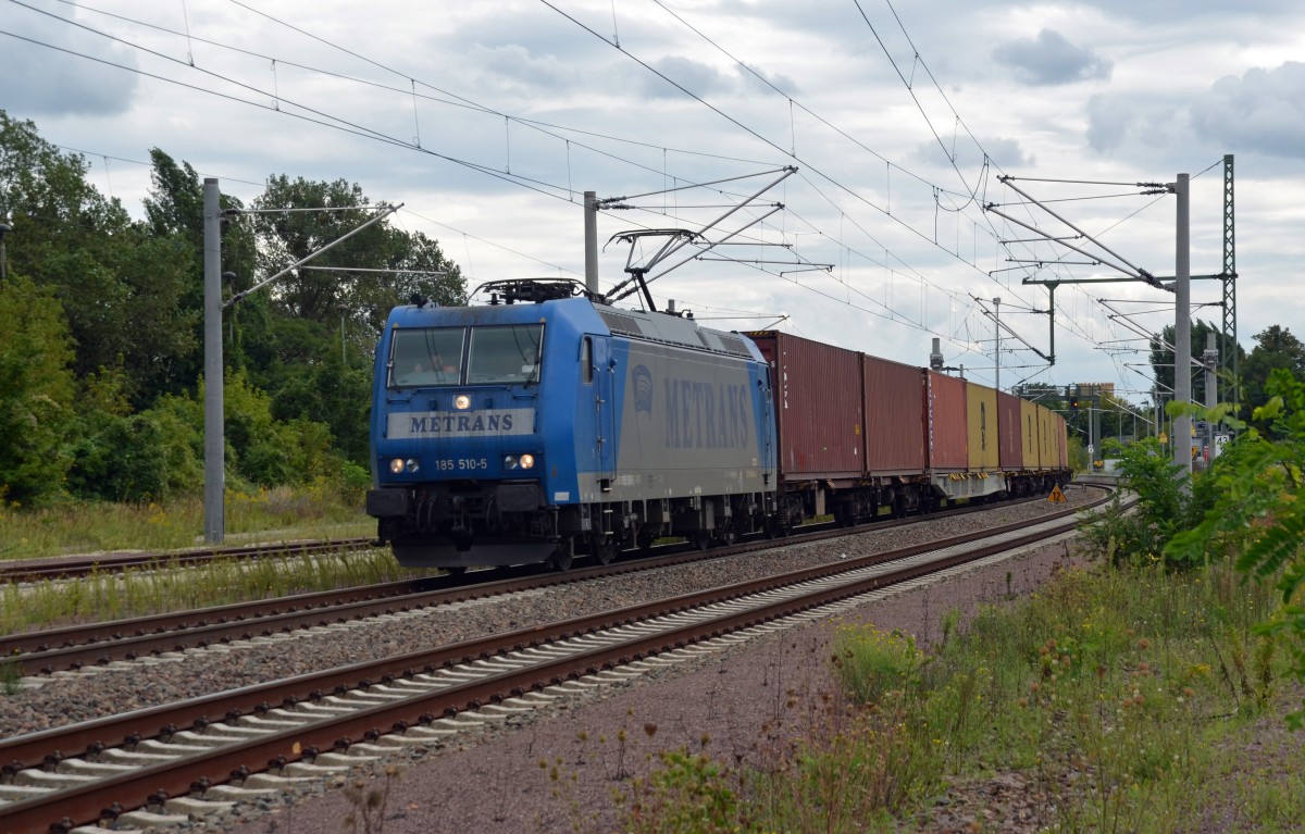Am 30.08.14 rollte 185 510 mit einem Containerzug durch Wolfen Richtung Dessau.