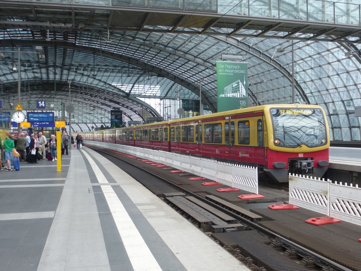 Am 30.08.2014 stand hier eine S7 nach Ahrensfelde im Berliner Hbf.