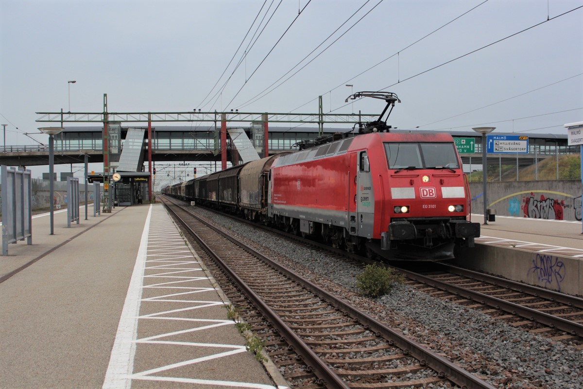 Am 30.08.2018 durchfährt EG 3101 den Bahnhof Malmö Syd mit einem Güterzug aus Dänemark in Richtung Malmö Güterbahnhof.