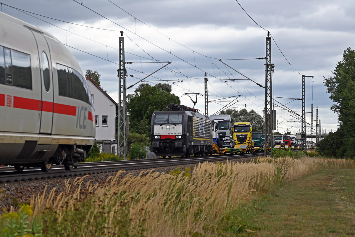 Am 30.08.26 begegneten sich in Gr�fenhainichen 189 805 der BRCE in Fahrtrichtung Bitterfeld und der ICE 1602 nach Berlin.