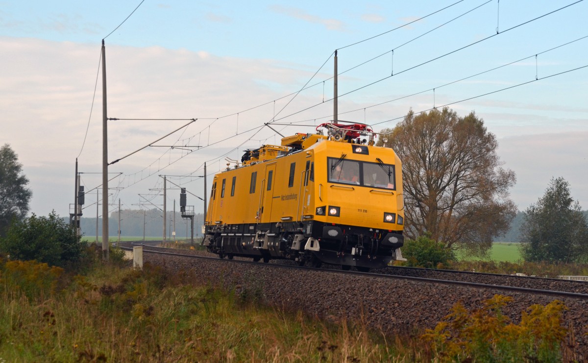 Am 30.09.14 rollte 711 210 gut besetzt durch Burgkemnitz Richtung Wittenberg. Gruß zurück an die Besatzung.