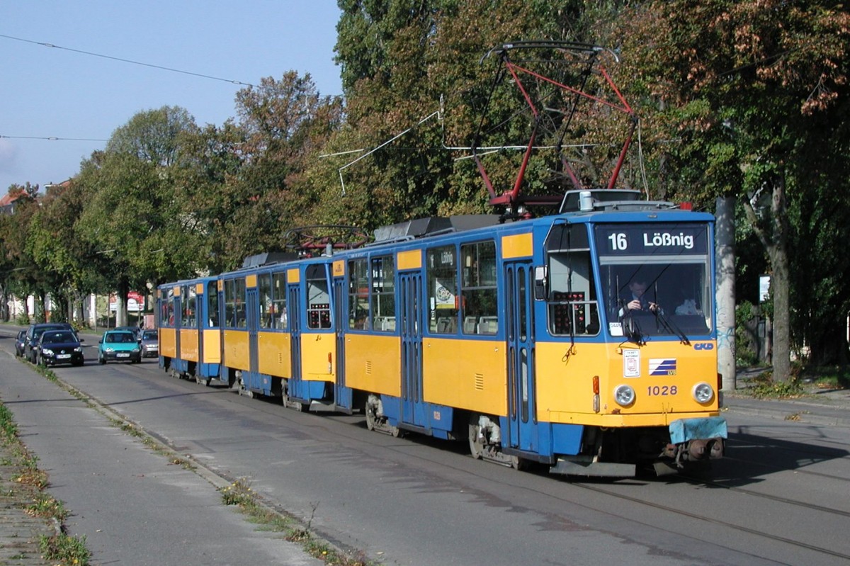 Am 30.09.2007 war ein T6-Großzug mit Tw 1028 an der Spitze anlässlich einer Fotoveranstaltung unterwegs. Hier ist fährt er als Linie 16 nach Lößnig. 