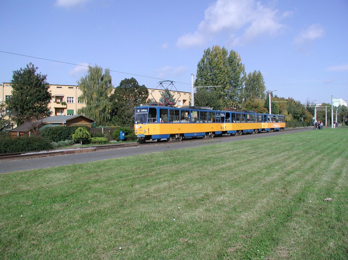 Am 30.09.2007 war ein T6-Großzug mit Tw 1028 an der Spitze anlässlich einer Fotoveranstaltung unterwegs. Hier ist er an Endstelle in Leipzig-Lößnig.