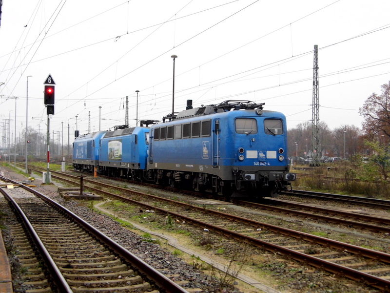 Am 30.11.2014 waren die 253 015-8 und die 145 023-6 und die 140 042-4 von der Eisenbahn-Bau- und Betriebsgesellschaft Pressnitztalbahn mbH-Press     in Stendal abgestellt . 