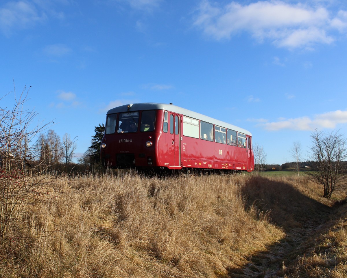 Am 30.12.13 gab es eine Abschlussfahrt mit 171 056 zwischen Schönberg/v. und Schleiz West. Hier zusehen hinter Mühltroff.