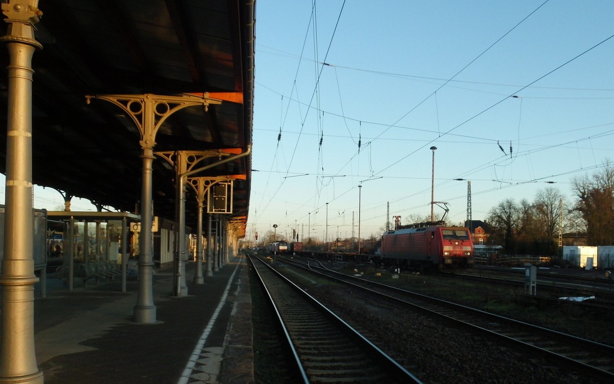 Am 30.12.2013 kam 189 014 mit einem Containerzug aus Richtung Magdeburg nach Stendal.Nach einem Personalwechsel fuhr dieser Zug weiter Richtung Wittenberge.