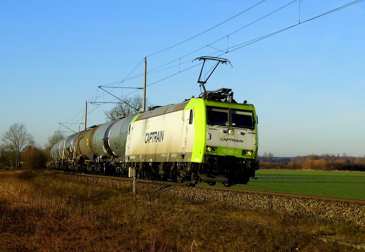 Am 30.12.2016 kam die 185 542-8 von CAPTRAIN aus Richtung Salzwedel und fuhr nach Stendal .