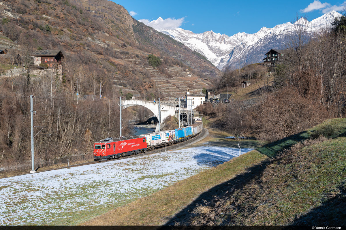 Am 30.12.2020 ist MGB HGe 4/4 II 3  Dom  mit GZ 4233 von Visp nach Zermatt unterwegs und konnte hier bei  Stalden VS aufgenommen werden.