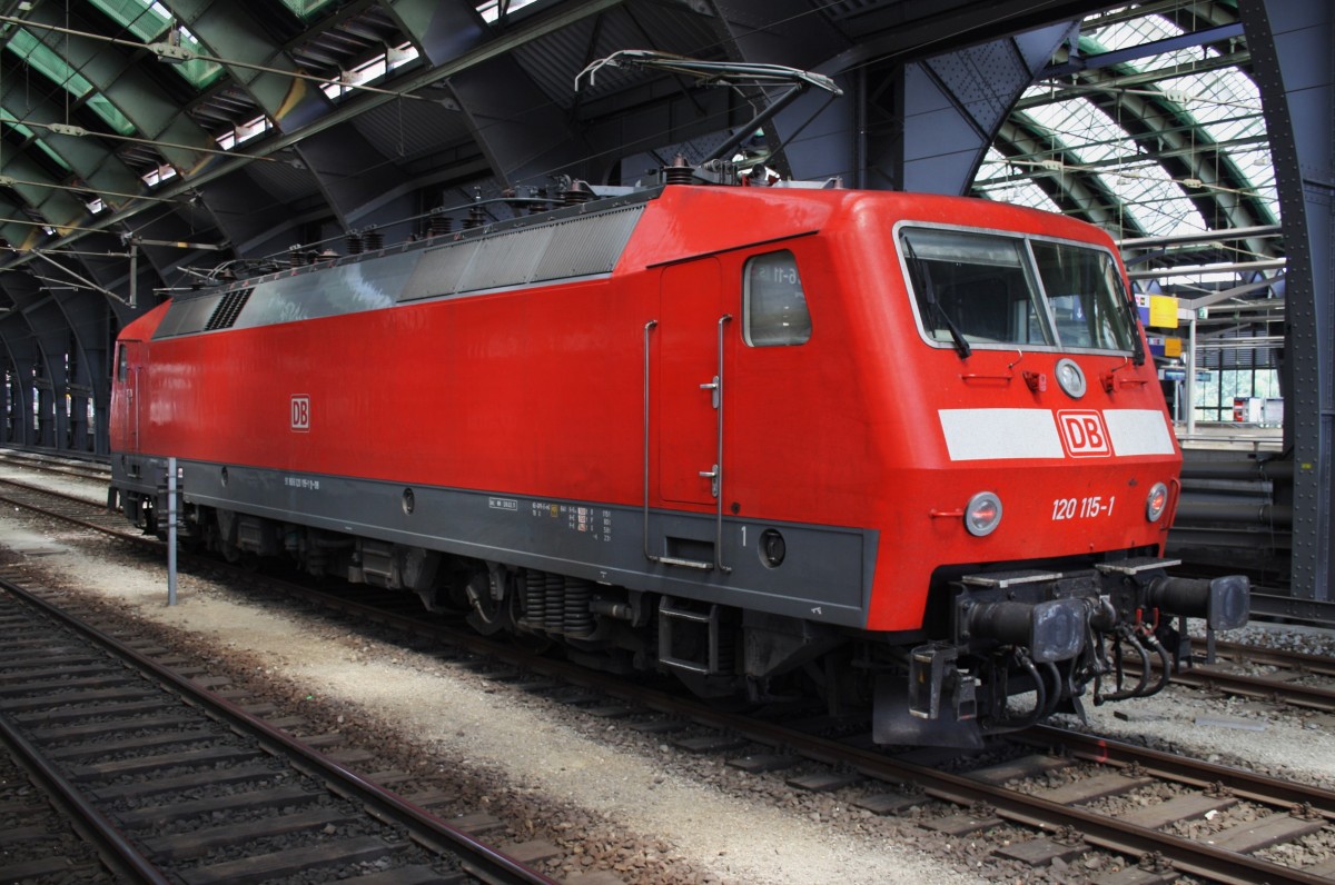 Am 30.6.2015 kam 120 115-1 Lz nach Berlin Ostbahnhof und fuhr nach Fahrtrichtungswechsel zurück Richtung Berlin Rummelsburg.