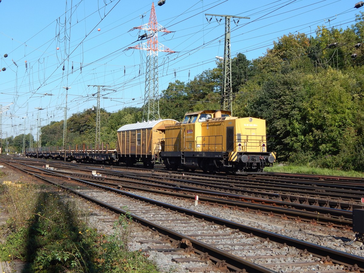 Am 30.8 kam 293 010-5 der Bahnbau Gruppe mit einem Bauwagen und Langschienen durch Gremberg Richtung rechte Rheinstrecke gefahren.

Gremberg 30.08.2015