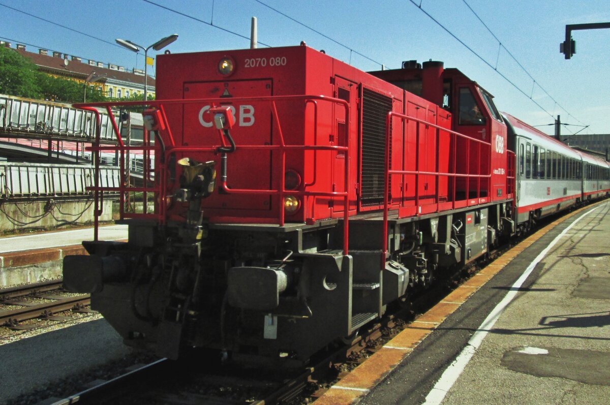 Am 31 Mai 2015 rangiert 2070 080 in Wien Westbahnhof.