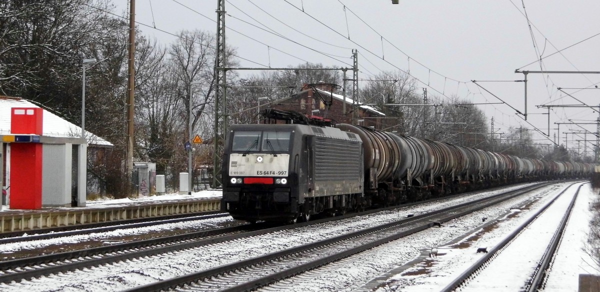 Am 31.01.2015 kam die 189 997 von der    MRCE dispolok   aus Richtung Magdeburg nach Niederndodeleben und fuhr weiter in Richtung Braunschweig .