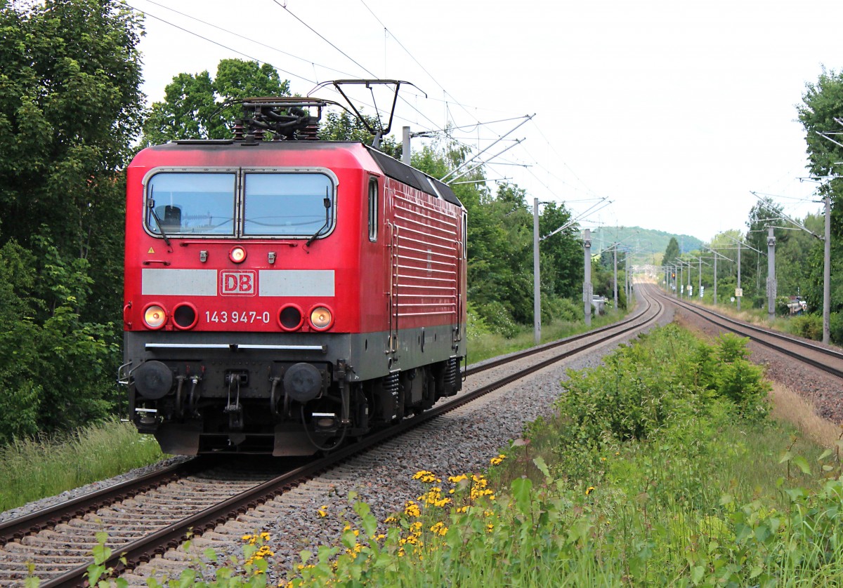Am 31.05.2014 kam die 143 947-0 Lz durch den Hp Zwickau-Pölbitz gefahren, um den in Zwickau (Sachs) Hbf stehenden RE 4769 mit der defekten 143 360-6 zur Hilfe zu kommen.