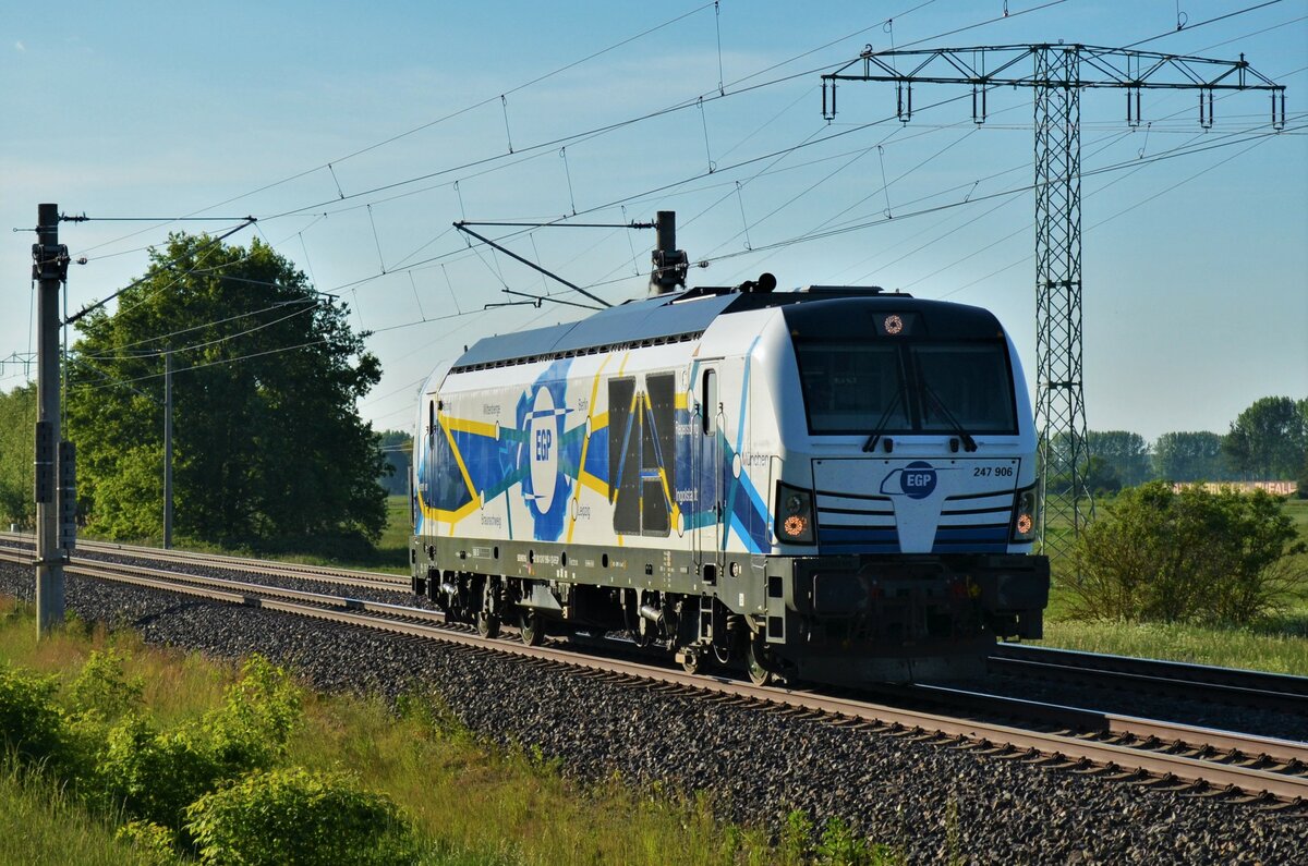 Am 31.05.21 fuhr EGP 247 906 von Wittenberge in Richtung Berliner Außenring und kam dabei auch in Vietznitz vorbei.