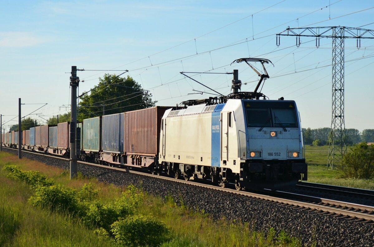 Am 31.05.21 war Railpool 186 522 mit einem Containerzug von Hamburg in Richtung Berliner Außenring unterwegs.
