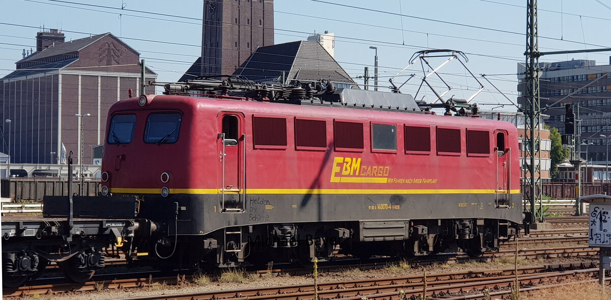 Am 31.07.2018 stand die Lokomotive 140 070-4 am Güterbahnhof Berlin-Moabit vor einem Güterzug und wartete auf Weiterfahrt.
