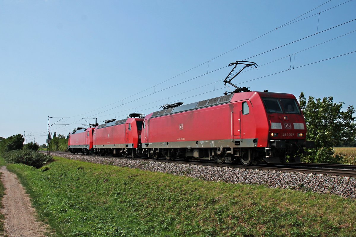 Am 31.08.2015 bespannte 145 005-5 einen Lokzug, in dem die 145 069-1 und die 152 110-3 vom BW Haltingen nach Mannheim Rbf überführt wurden, als sie bei Hügelheim auf der KBS 703 in Richtung Freiburg fuhr.