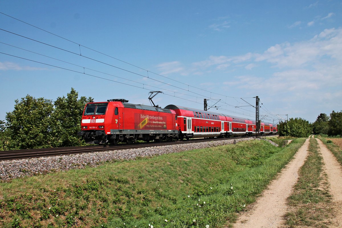 Am 31.08.2015 fuhr 146 109-4  Baden Württemberg erfahren/Lahr (Schwarzw)  mit einem RE (Offenburg - Basel Bad Bf) bei Hügelheim gen Süden zum nächsten Zwischenhalt in Müllheim (Baden).