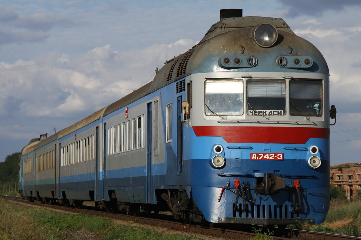 Am 31.08.2017 fährt der Diesel Zug von Uman nachTscherkassy. 