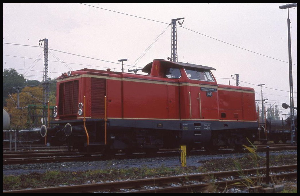 Am 31.10.1992 rangierte D 20 der Bentheimer Eisenbahn im Bahnhof Bad Bentheim. Bei der Lok handelt es sich um die ehemalige DB 211074, die 1989 zur BE kam.