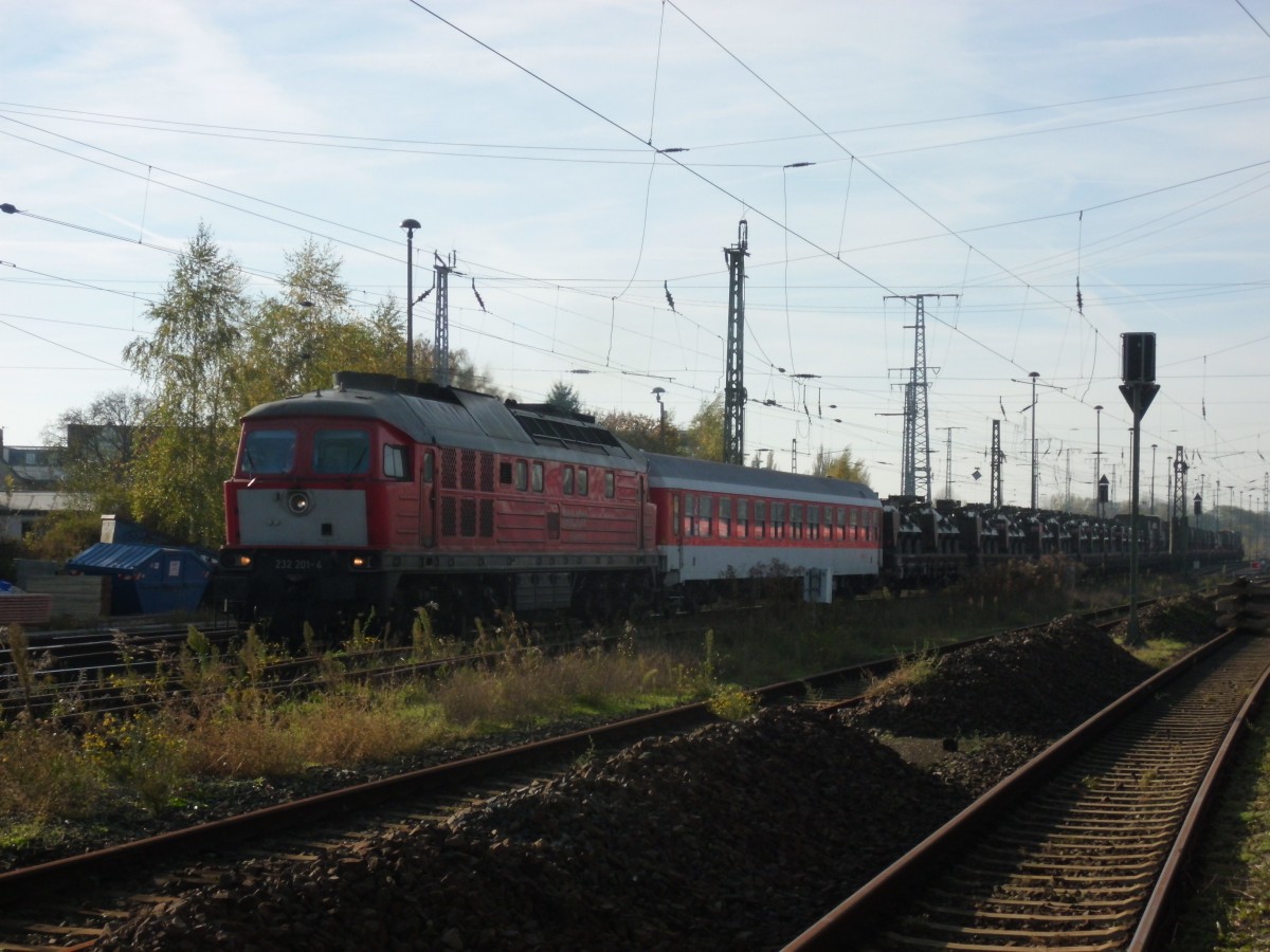 Am 31.10.2013 kam 232 201 mit einem Bundeswehrzug aus Letzlingen nach Magdeburg. In Stendal hatte er nur kurzen Aufentalt gehabt.