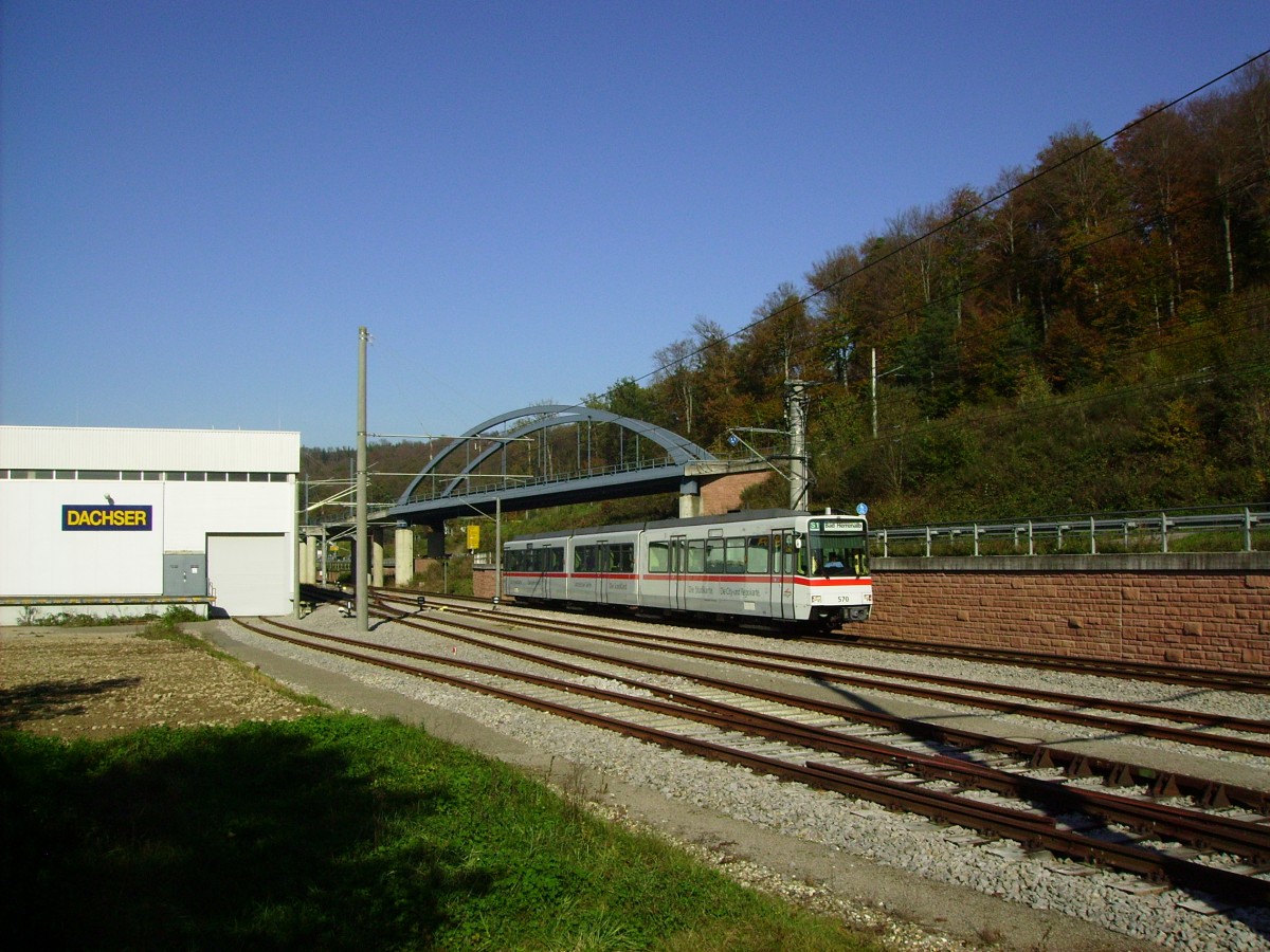 Am 31.10.2013 konnte in Busenbach der Albtal-ICE (Tw 570) als S 30071 unter dem Blauen Wunder des Albtales verewigt werden.