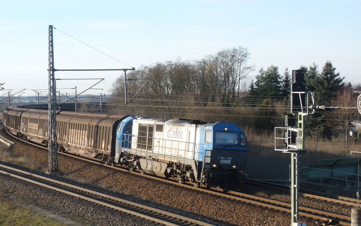 Am 31.12.2013 kam V1001-033 (273 005)mit einem Papierzug aus Niedergörne nach Stendal.
