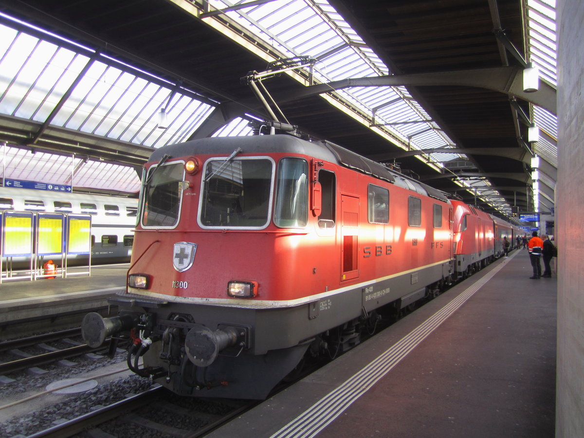 Am 3.1.2020 wurden die RailJet 360 und 167 mit dem nicht Schweiz-tauglichen Taurus 1016 006-9 bespannt. Auf dem Abschnitt Buchs - Zürich - Buchs wurde der Taurus jeweils gschleppt und die Garnitur mit einer Re 420 bespannt. Auf dem Rückweg als RJX 167 nach Buchs (und weiter nach Bratislava) diente die Re 420 300-6 als Zugfahrzeug.