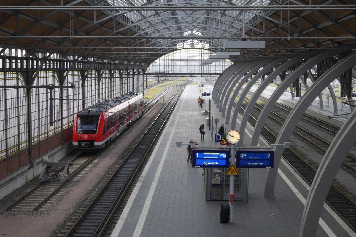 Am 3.12.15 stand an gleicher Stelle 623 028 als Reserve für den RE 4 nach Ueckermünde bzw. Stettin. Von Ende November bis Mitte Dezember enden die Züge allerdings in Stavenhagen.