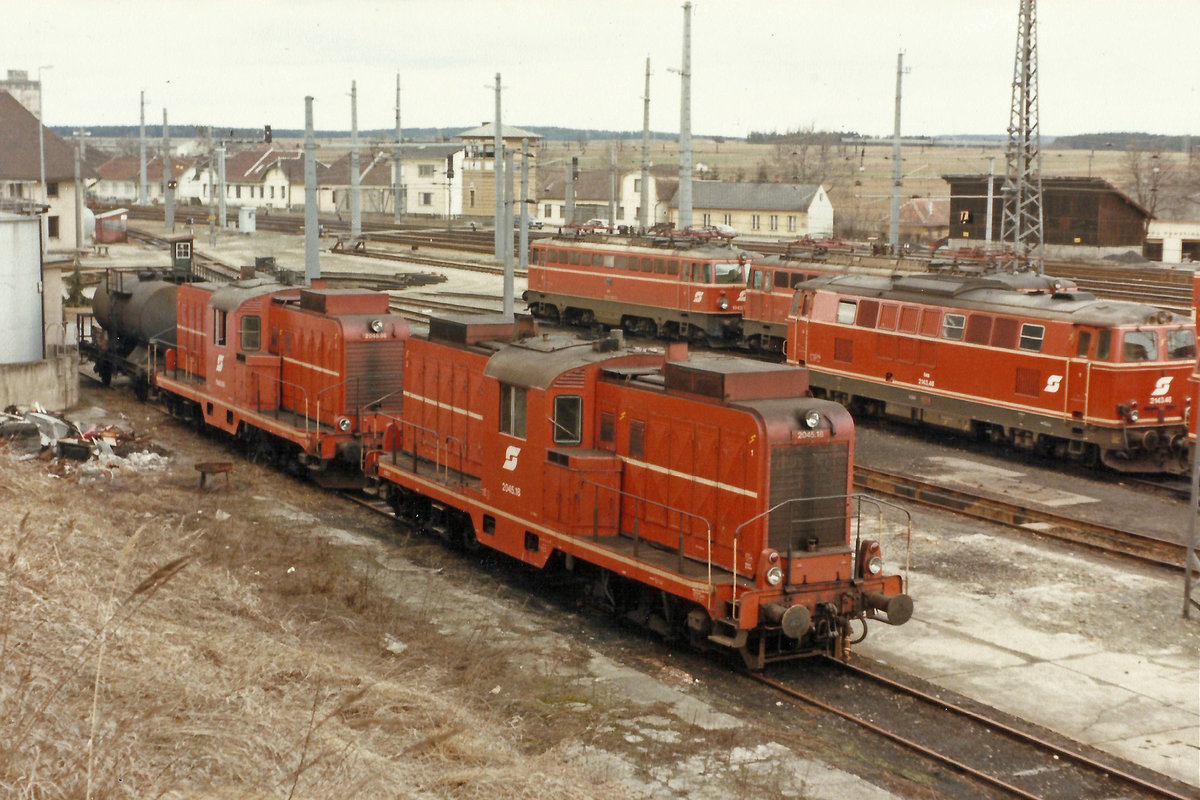 Am 31.3.86 warten in der Zfst.Sigmundsherberg 2045.18,05 2143.48 und zwei 1042.0. auf weitere Einsätze.