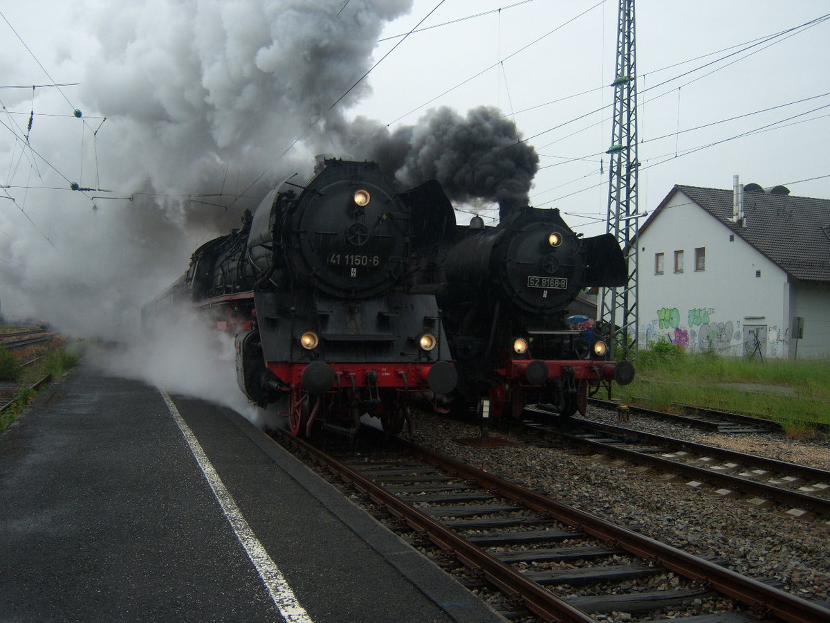 Am 3.6.2010 konnte ich diese Paranell Ausfahrt 2er Dampfzüge in Nördlingen Fotografieren mit der Baureihe 41 und 52 