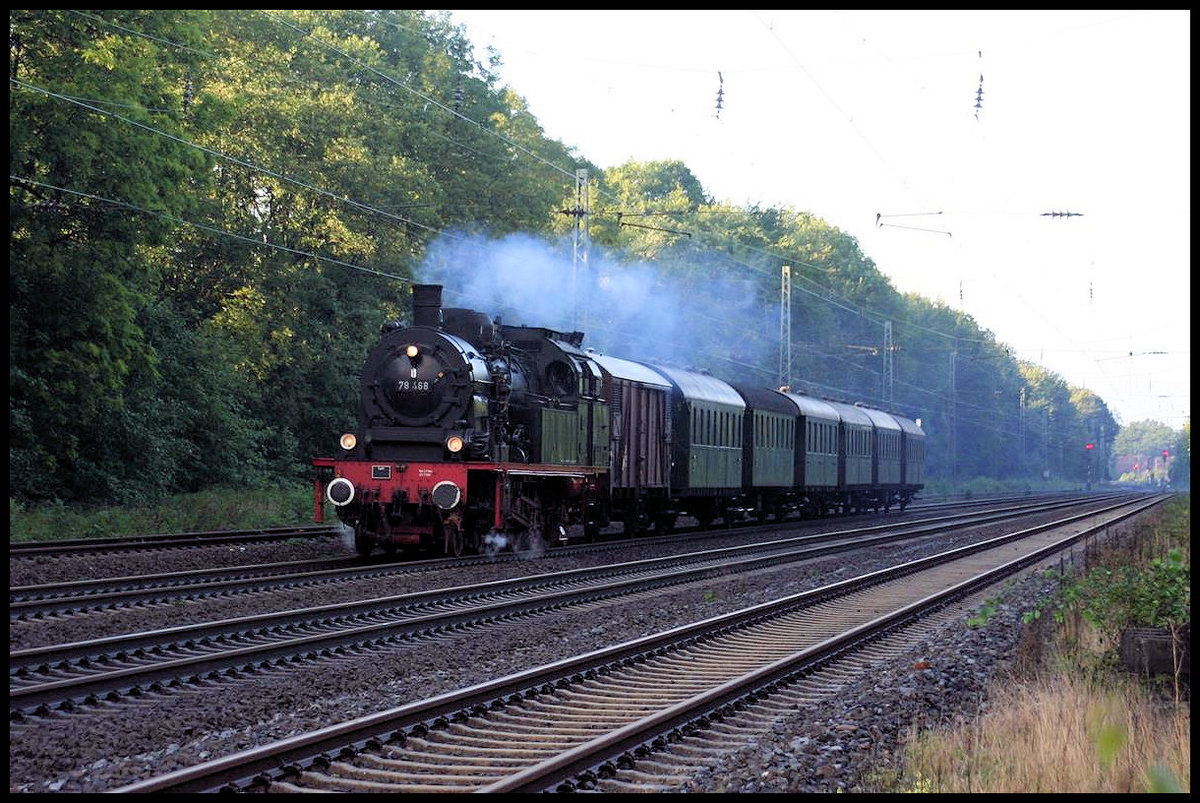 Am 3.9.2006 war reger Sonderverkehr auf der Rollbahn auf dem Stück Osnabrück nach Münster. 
Hier kommt die 78468 mit ihrem historischen Zug von Osnabrück nach Lengerich durch den Bahnhof Natrup Hagen.