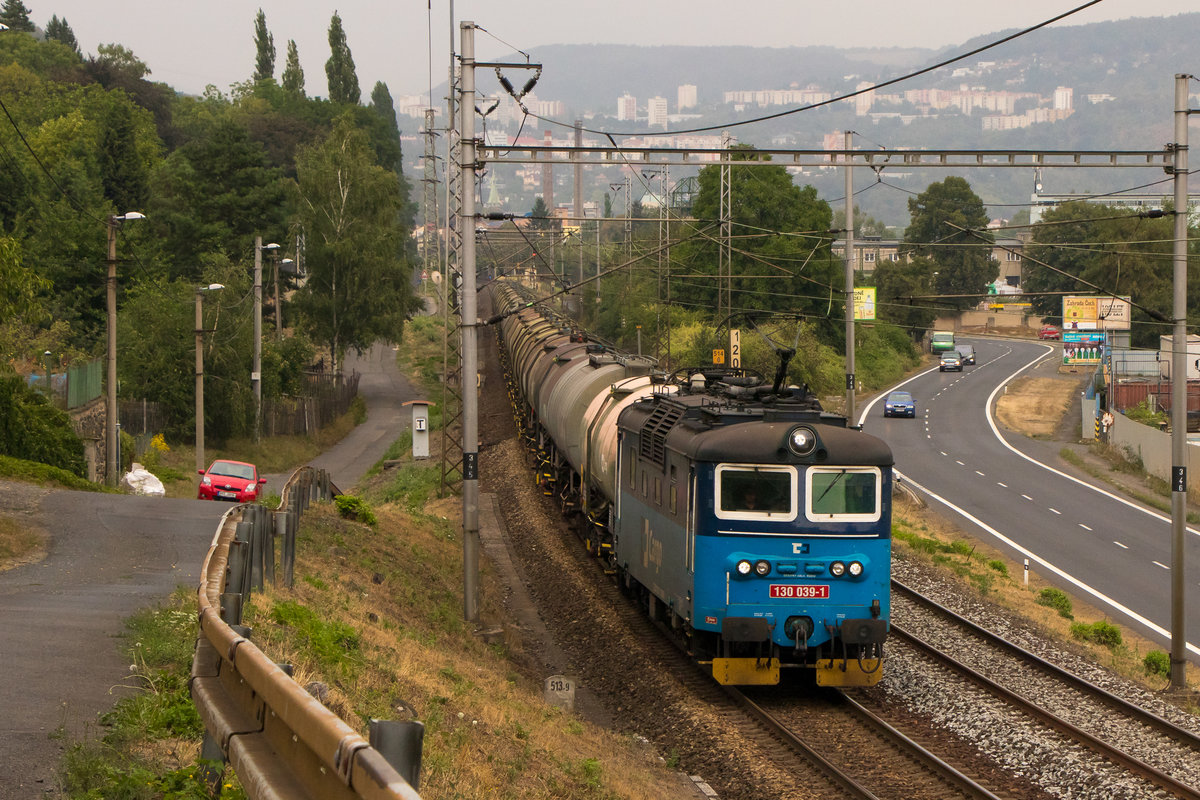 Am 4. August 2018 war 130 039-1 in Usti nad Labem unterwegs mit einem Kesselzug. 