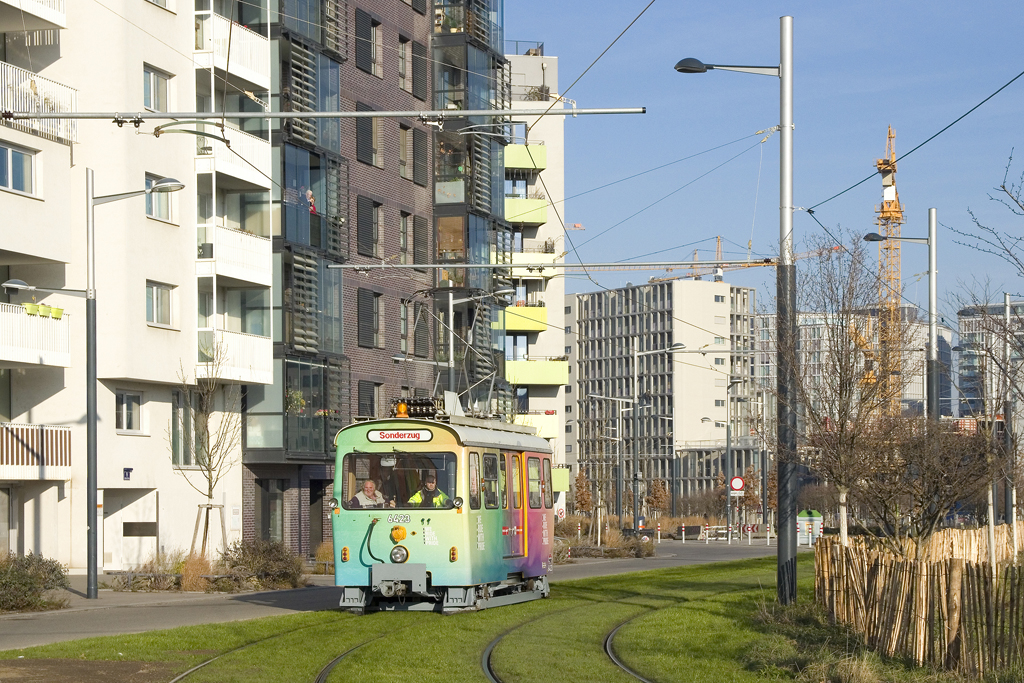 Am 4. Dezember 2019 ist TW 6423 als Sonderzug in der Antonie-Alt-Gasse zu sehen. 