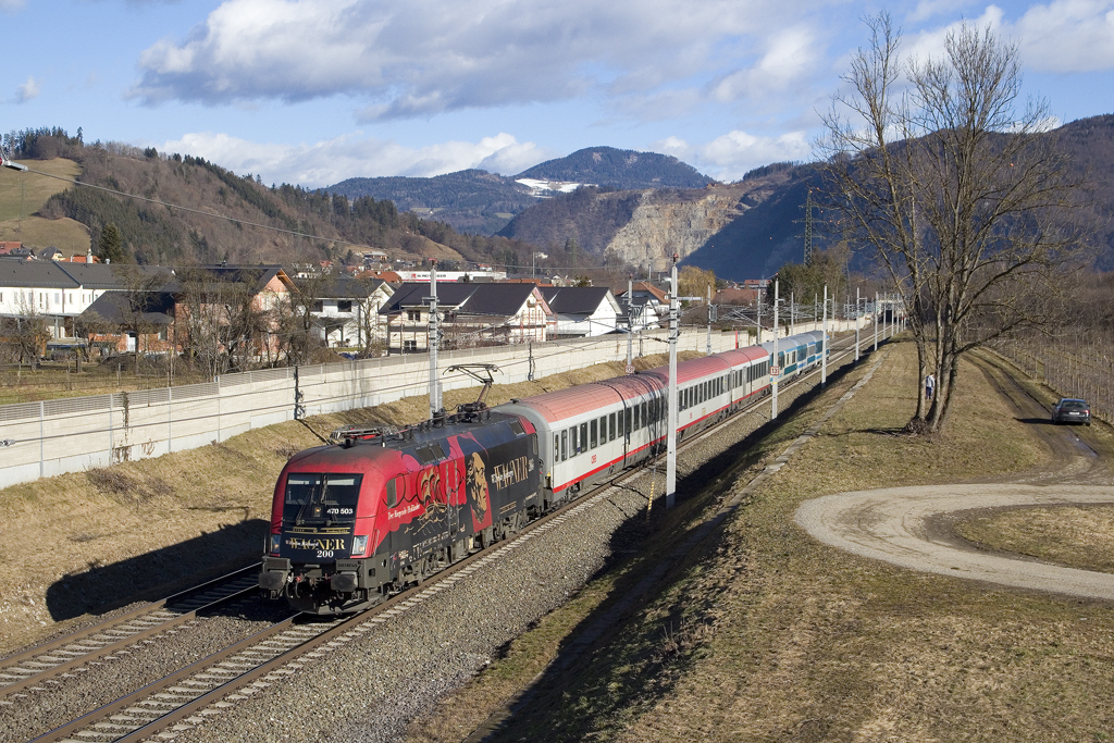 Am 4. Februar 2021 ist 470 503 mit dem EC 151  Emona  (Wien Hbf - Ljubljana) bei Stübing unterwegs. 